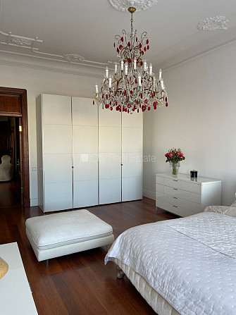 Фасадный дом, закрытый двор, место для машины, вход со двора, апартаменты люкс 161 Рига - изображение 10