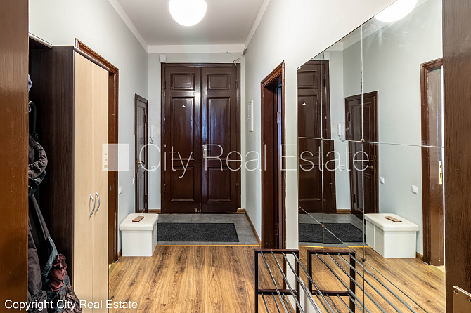 Дом во дворе, закрытый двор, вход со двора, лестничная клетка после Рига - изображение 16