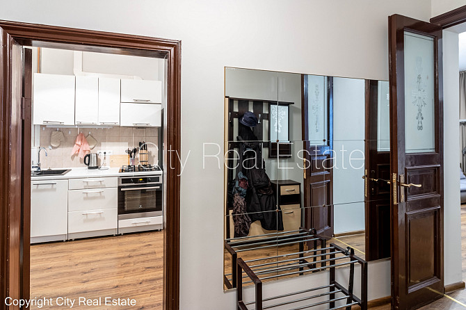 Дом во дворе, закрытый двор, вход со двора, лестничная клетка после Рига - изображение 20