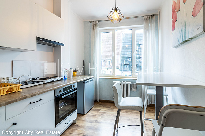 Fasādes māja, renovēta māja, ķieģeļu mūra sienas, kāpņu telpa pēc kosmētiskā remonta, Rīga - foto 12