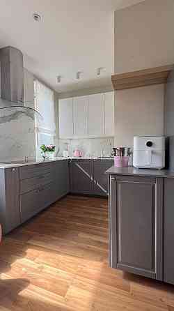 Фасадный дом, реновированный дом, реставрированный дом, место для машины, вход с Рига