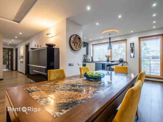 Bright and cozy 4-room apartment in residential project in the city center.  Great and quiet locatio Рига