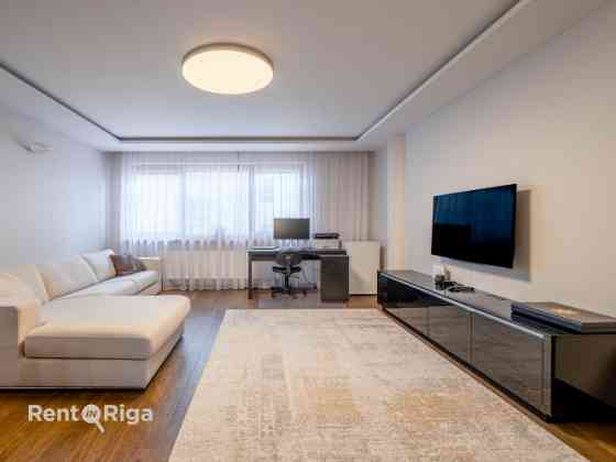 Bright and cozy 4-room apartment in residential project in the city center.  Great and quiet locatio Рига
