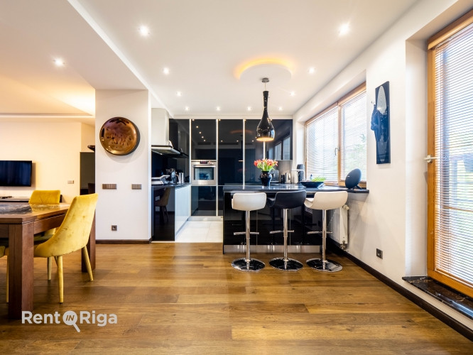 Bright and cozy 4-room apartment in residential project in the city center.  Great and quiet locatio Рига - изображение 2