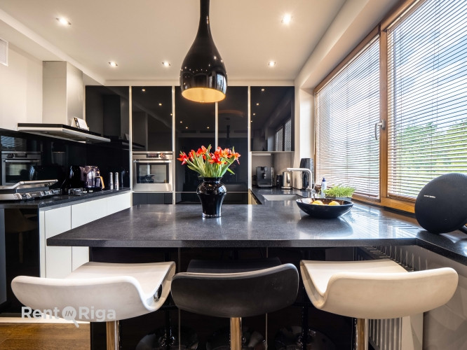 Bright and cozy 4-room apartment in residential project in the city center.  Great and quiet locatio Рига - изображение 1