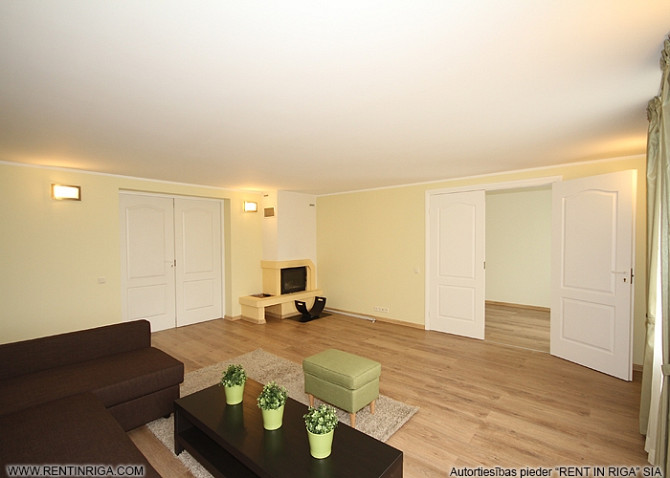 Piecu istabu dzīvoklis klusajā centrā, renovētā ēkā Pumpura ielā.  Dzīvoklis sastāv no Rīga - foto 3