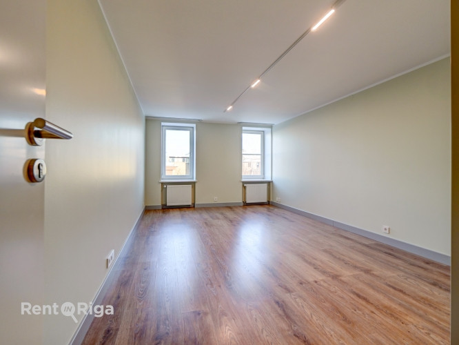 Piecu istabu dzīvoklis klusajā centrā, renovētā ēkā Pumpura ielā 3.  Tas ir tikko kā pēc Rīga - foto 17