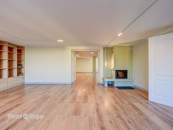 Piecu istabu dzīvoklis klusajā centrā, renovētā ēkā Pumpura ielā 3.  Tas ir tikko kā pēc Rīga - foto 14