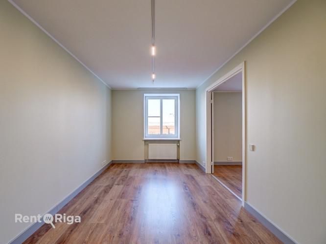 Piecu istabu dzīvoklis klusajā centrā, renovētā ēkā Pumpura ielā 3.  Tas ir tikko kā pēc Rīga - foto 16