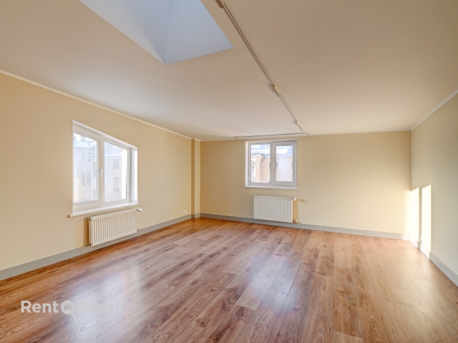 Piecu istabu dzīvoklis klusajā centrā, renovētā ēkā Pumpura ielā 3.  Tas ir tikko kā pēc Rīga - foto 18