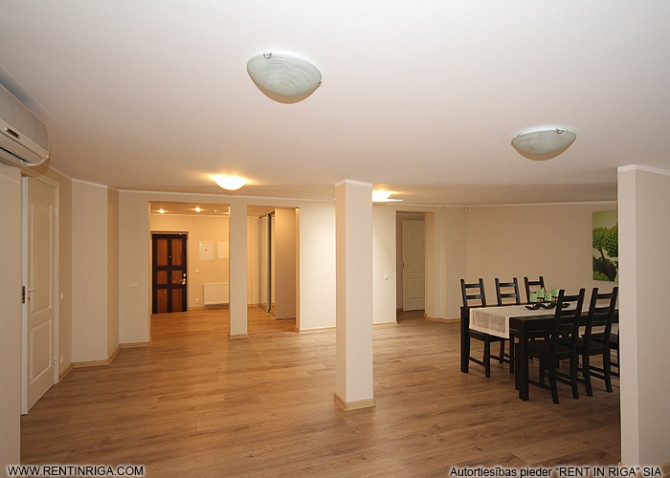 Piecu istabu dzīvoklis klusajā centrā, renovētā ēkā Pumpura ielā.  Dzīvoklis sastāv no Rīga - foto 7