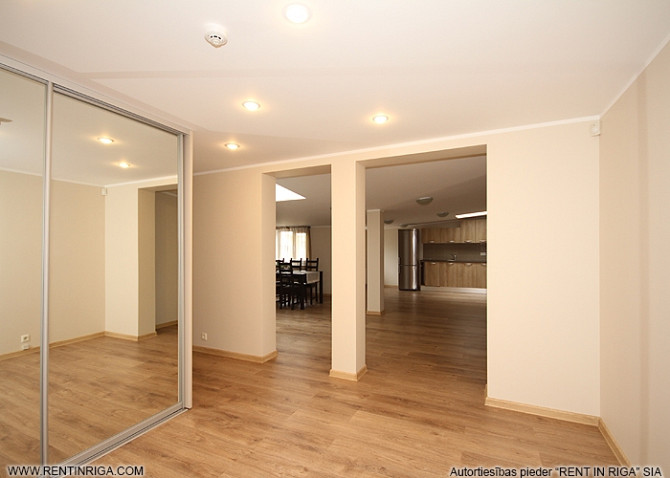 Piecu istabu dzīvoklis klusajā centrā, renovētā ēkā Pumpura ielā.  Dzīvoklis sastāv no Rīga - foto 9