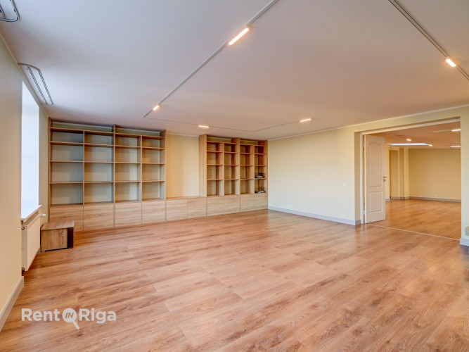 Piecu istabu dzīvoklis klusajā centrā, renovētā ēkā Pumpura ielā 3.  Tas ir tikko kā pēc Rīga - foto 15