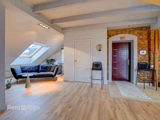Просторная мансардная квартира с высокими потолками, большой террасой и видом на Rīga