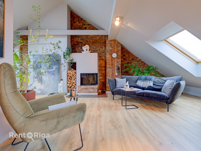 Plašs Mansarda dzīvoklis ar augstiem griestiem, plašu terasi un skatu uz Rīgas jumtiem. Rīga - foto 2