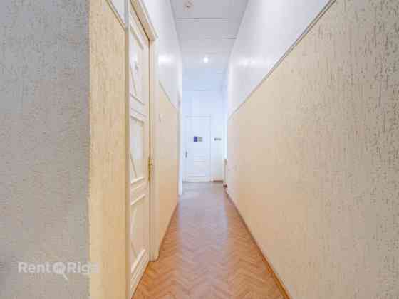 Biroja telpas prestižā vietā  Elizabetes ielā  Piedāvājam nomāt biroju Rīgas centrā, renovētā un sak Rīga