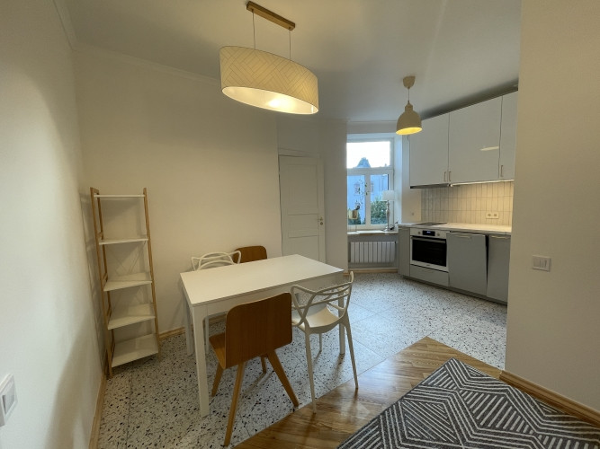 Tikko izremontēts 4 istabu dzīvoklis ar skatu uz parku Rīgas centrā.  Tiek izīrēts pilnībā Rīga - foto 6