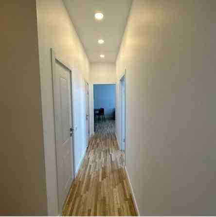 Izīrē 3-istabu dzīvokli, 52 m2 platībā Skolas ielā 13, Rīgā.  Dzīvokļa plānojums sastāv no 2 izolētā Рига