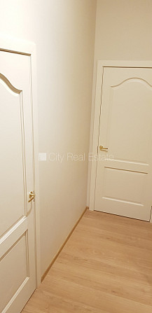 Здание во дворе, благоустроенный озеленённый двор, вход со двора, во дворе Рига - изображение 19