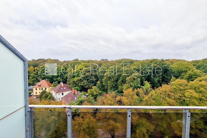 Zeme īpašumā, jaunceltne, labiekārtota apzaļumota teritorija, teritorijas iebrauktuves vārti Rīga - foto 11