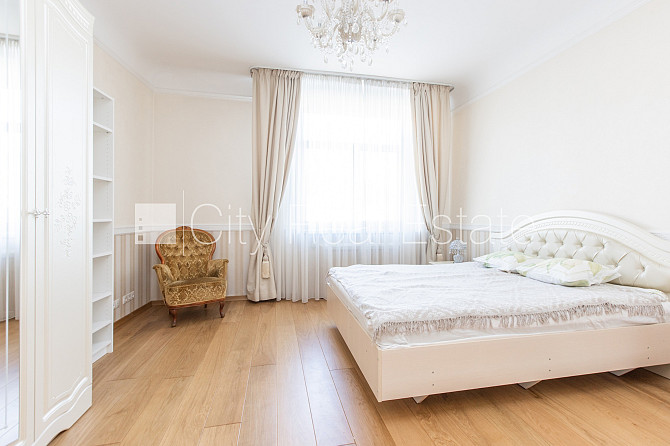 Фасадный дом, реновированный дом, место для машины, вход с улицы и со двора, Рига - изображение 19