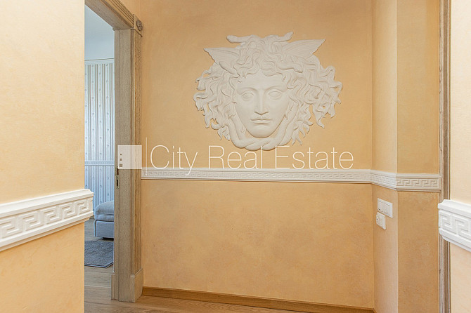 Фасадный дом, реновированный дом, место для машины, вход с улицы и со двора, Рига - изображение 15