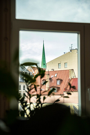 Фасадный дом, реновированный дом, место для машины, вход с улицы и со двора, Рига - изображение 11