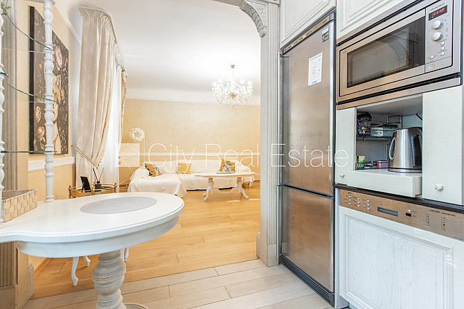 Фасадный дом, реновированный дом, место для машины, вход с улицы и со двора, Рига - изображение 13