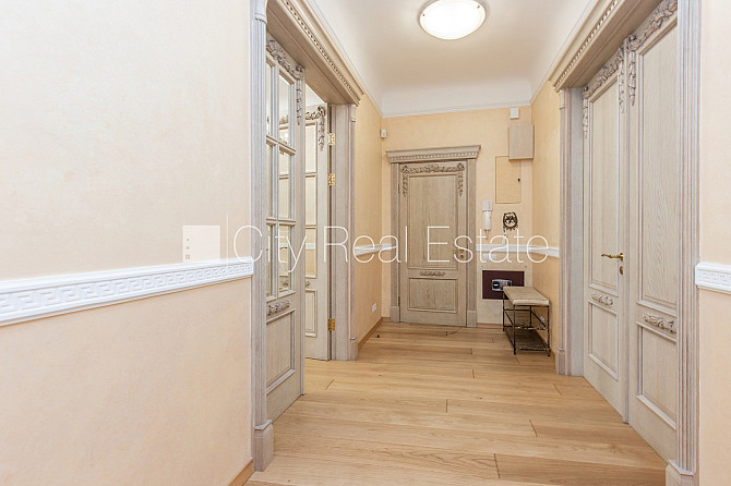 Фасадный дом, реновированный дом, место для машины, вход с улицы и со двора, Рига - изображение 9