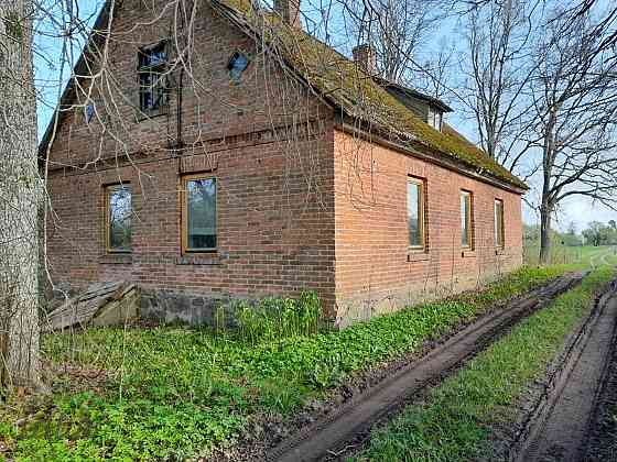 Pārdod atjaunojamu lauku īpašumu 25km no Kuldīgas
Mūra/ķieģeļu dzīvojamā ēka un vairākas saimniecība Кулдига и Кулдигский край