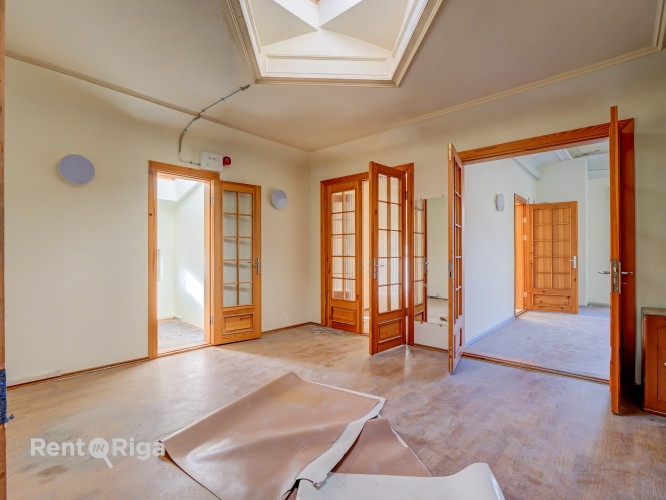 Сдаются помещения в историческом здании на улице Элизабетес, напротив парка Рига - изображение 7