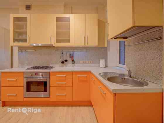 Izīrē plašu 4 istabu dzīvokli Rīgas centrā!  Dzīvokļa plānojums ir ērts un funkcionāls  tajā ir 3 iz Rīga