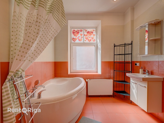 Izīrē plašu 4 istabu dzīvokli Rīgas centrā!  Dzīvokļa plānojums ir ērts un funkcionāls Rīga - foto 4