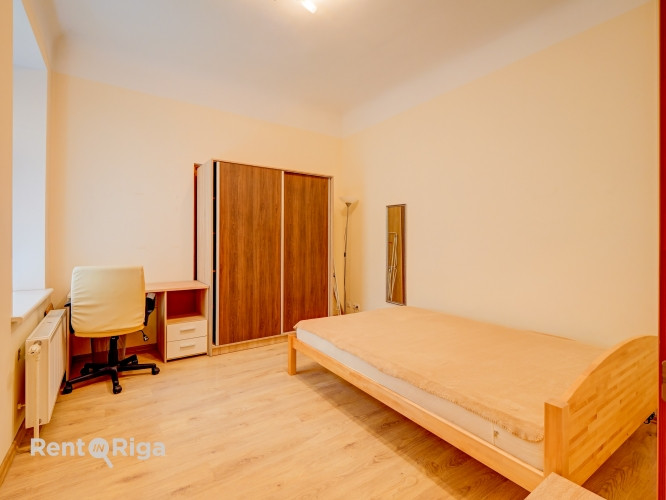 Izīrē plašu 4 istabu dzīvokli Rīgas centrā!  Dzīvokļa plānojums ir ērts un funkcionāls Rīga - foto 5