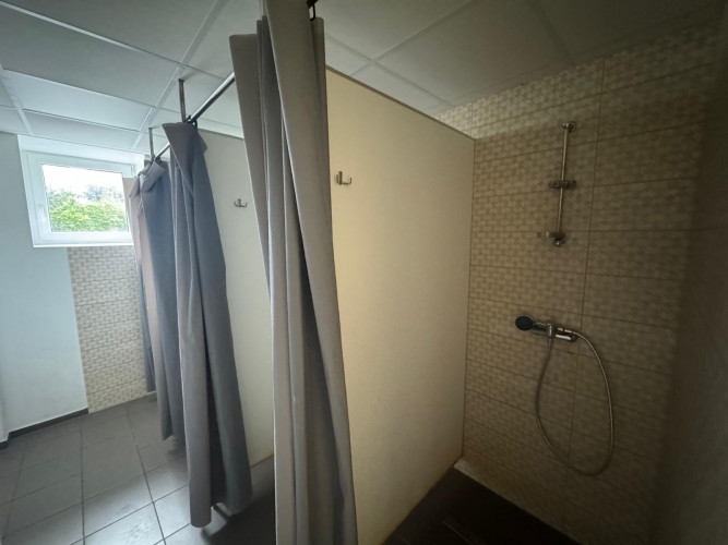 Izīrē telpas, Jūrmalā. Pieejamas vairākas telpas ar dažādu platību vai visa ēka kopumā. Jūrmala - foto 9