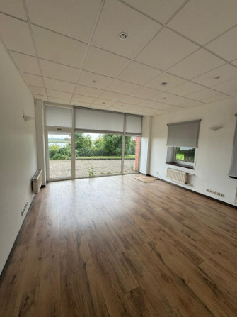 Izīrē telpas, Jūrmalā. Pieejamas vairākas telpas ar dažādu platību vai visa ēka kopumā. Jūrmala - foto 3