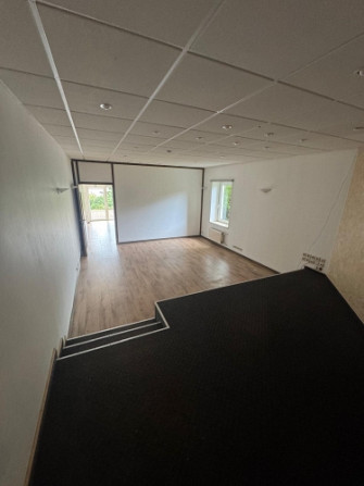 Izīrē telpas, Jūrmalā. Pieejamas vairākas telpas ar dažādu platību vai visa ēka kopumā. Jūrmala - foto 8