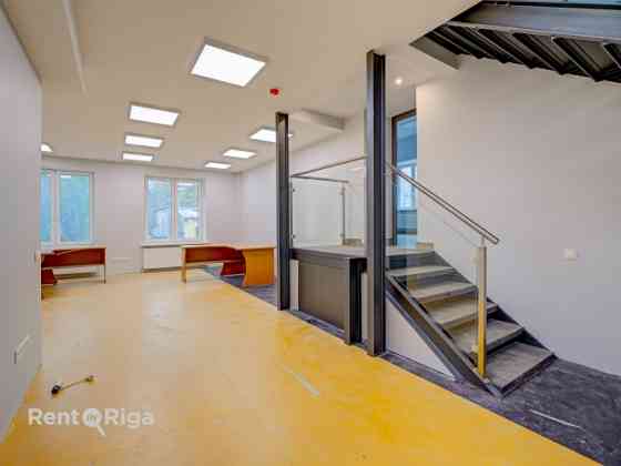 Новый автономный офис в Тихом центре  в двух уровнях, с отдельным входом. Рига