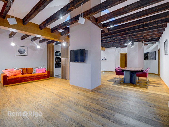 Privātmājas komforts apvienots ar dzīvokļa priekšrocībām. Dzīvoklis ir gaišs, silts Rīga - foto 3