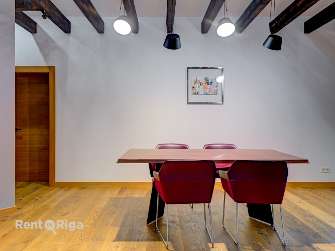 Privātmājas komforts apvienots ar dzīvokļa priekšrocībām. Dzīvoklis ir gaišs, silts Rīga - foto 7