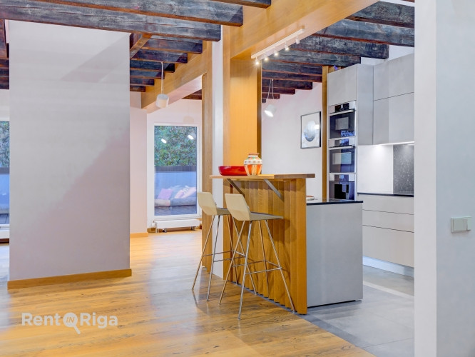 Privātmājas komforts apvienots ar dzīvokļa priekšrocībām. Dzīvoklis ir gaišs, silts Rīga - foto 5