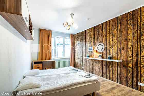 Фасадный дом, реновированный дом, кирпичные стены, лестничная клетка после Рига