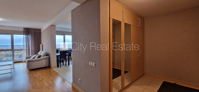 Jaunceltne, teritorijas iebrauktuves vārti aprīkoti ar automatizētu atvēršanās un Rīga - foto 9