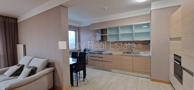 Jaunceltne, teritorijas iebrauktuves vārti aprīkoti ar automatizētu atvēršanās un Rīga - foto 15