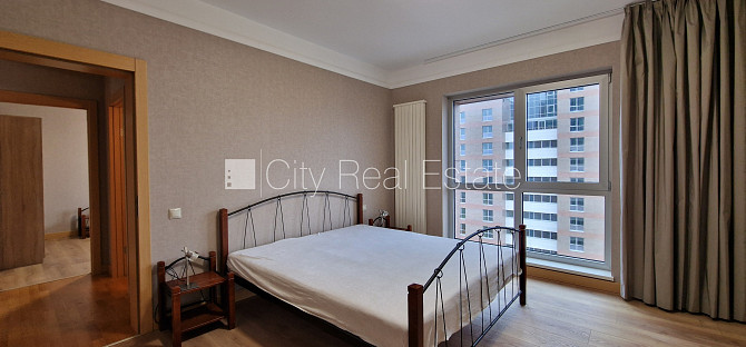 Jaunceltne, teritorijas iebrauktuves vārti aprīkoti ar automatizētu atvēršanās un Rīga - foto 19