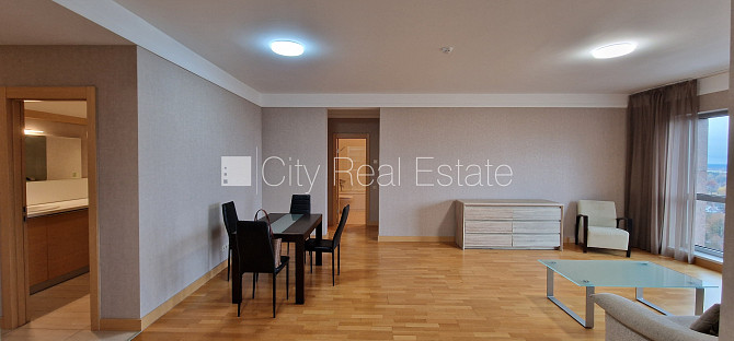 Jaunceltne, teritorijas iebrauktuves vārti aprīkoti ar automatizētu atvēršanās un Rīga - foto 8