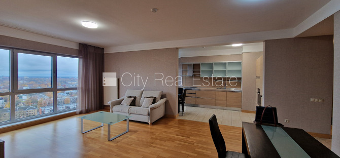 Jaunceltne, teritorijas iebrauktuves vārti aprīkoti ar automatizētu atvēršanās un Rīga - foto 12