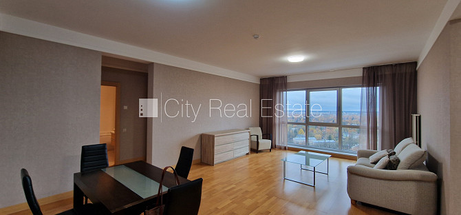 Jaunceltne, teritorijas iebrauktuves vārti aprīkoti ar automatizētu atvēršanās un Rīga - foto 13