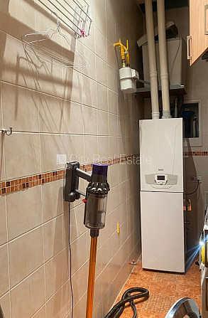 Фасадный дом, реновированный дом, благоустроенная озеленённая территория, вход с Рига - изображение 16