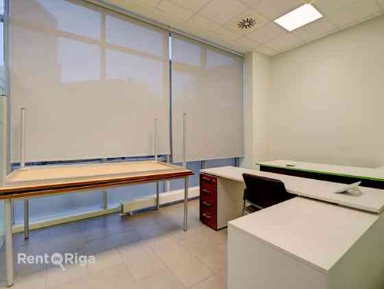 Сдается в аренду офисное помещение на пересечении улиц Мuitas и Citadeles, на 1-м этаже, с Рига